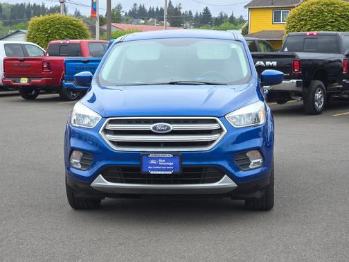 Lightning Blue Metallic 2017 Ford Escape SE