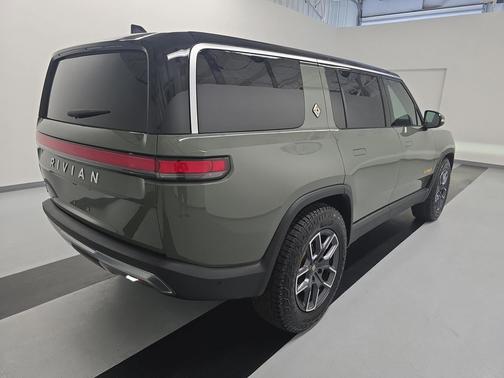 Launch Green 2023 Rivian R1S Launch Edition