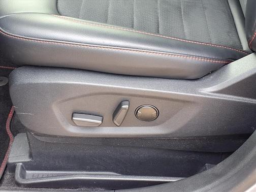 Iconic Silver Metallic 2024 Ford Edge ST-Line