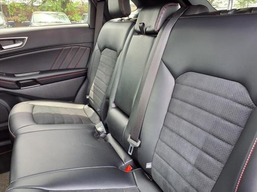 Iconic Silver Metallic 2024 Ford Edge ST-Line