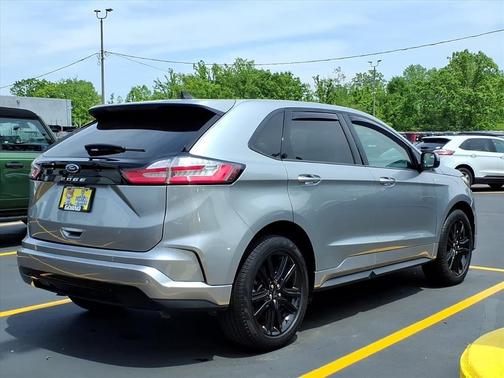 Iconic Silver Metallic 2024 Ford Edge ST-Line