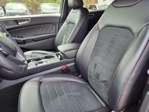 Iconic Silver Metallic 2024 Ford Edge ST-Line
