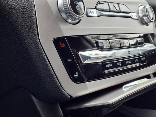 Iconic Silver Metallic 2024 Ford Explorer XLT