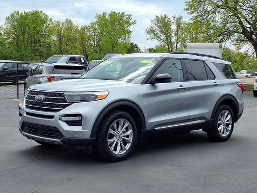Iconic Silver Metallic 2024 Ford Explorer XLT