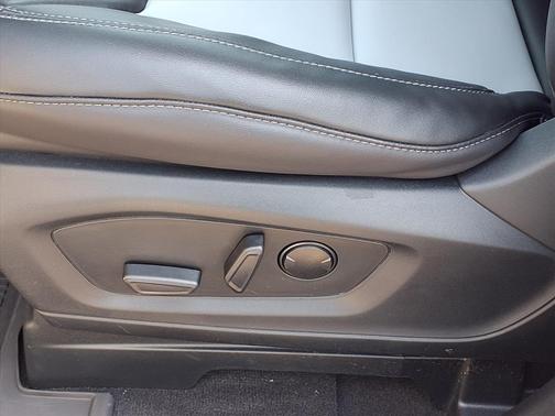 Star White 2024 Ford Explorer XLT