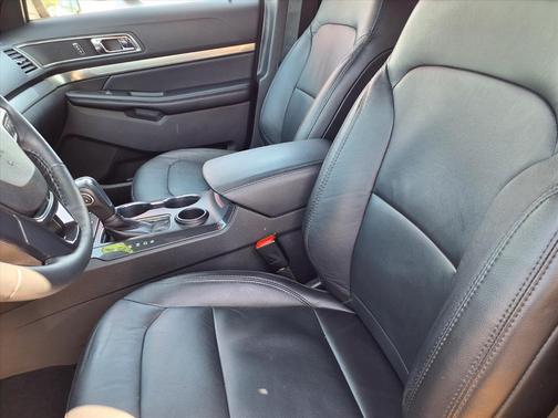 Shadow Black 2018 Ford Explorer XLT