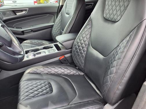 Iconic Silver Metallic 2024 Ford Edge Titanium