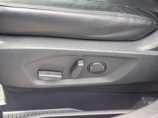 Iconic Silver Metallic 2024 Ford Edge Titanium