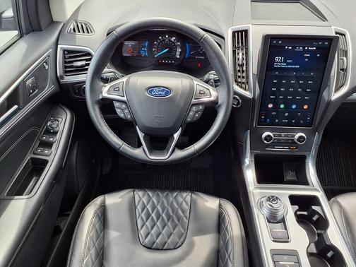 Iconic Silver Metallic 2024 Ford Edge Titanium
