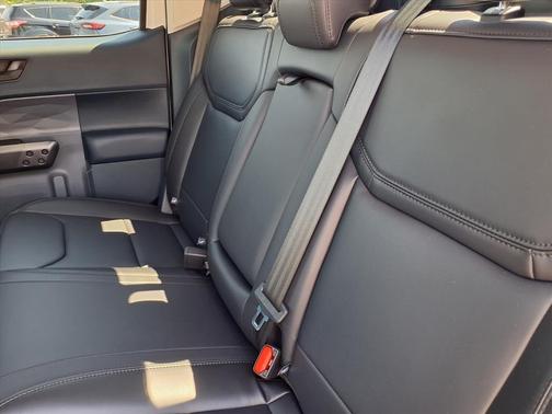 Oxford White 2023 Ford Maverick Lariat