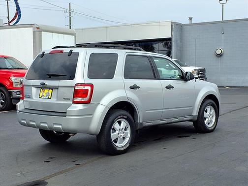 Brilliant Silver Clearcoat Metallic 2009 Ford Escape XLT