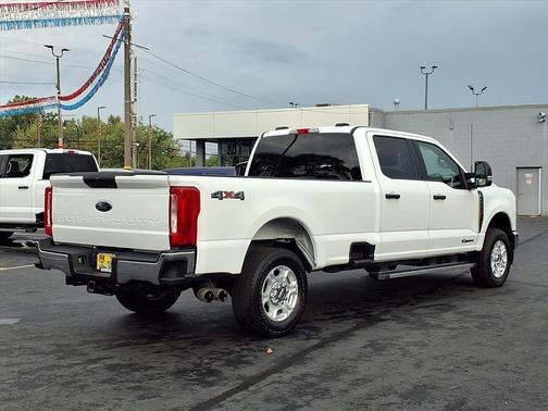 Oxford White 2025 Ford F-250 XLT
