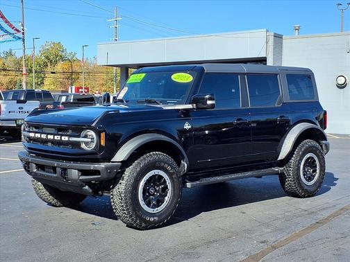 Shadow Black 2023 Ford Bronco Outer Banks