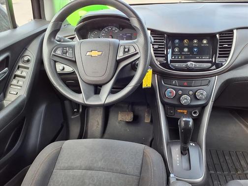 Mosaic Black Metallic 2019 Chevrolet Trax LS
