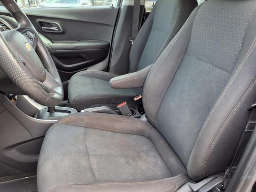 Mosaic Black Metallic 2019 Chevrolet Trax LS