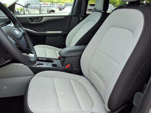Iconic Silver Metallic 2024 Ford Escape Active