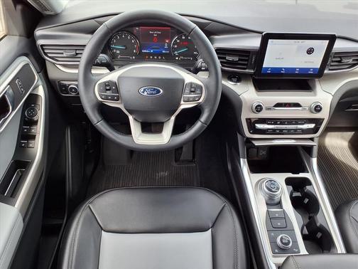 Agate Black Metallic 2024 Ford Explorer XLT