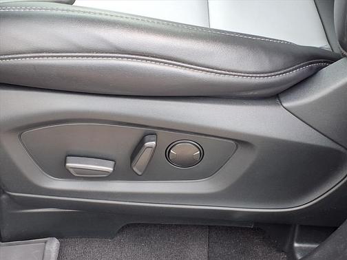 Agate Black Metallic 2024 Ford Explorer XLT