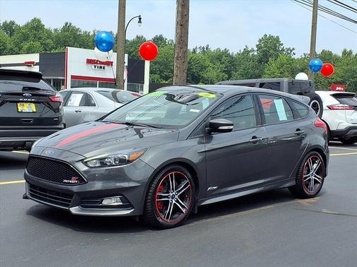 Magnetic 2016 Ford Focus ST Base