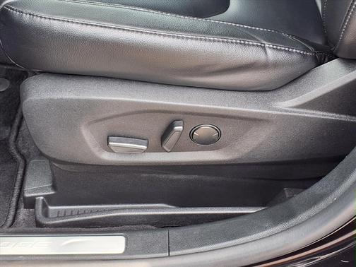 Agate Black Metallic 2023 Ford Edge Titanium