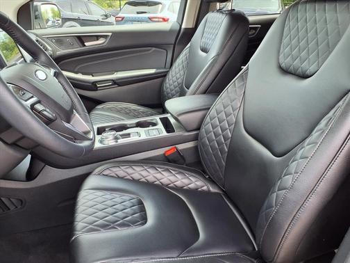 Agate Black Metallic 2023 Ford Edge Titanium