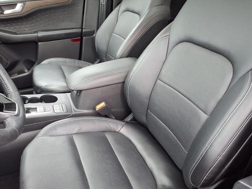 2020 Ford Escape Titanium Hybrid
