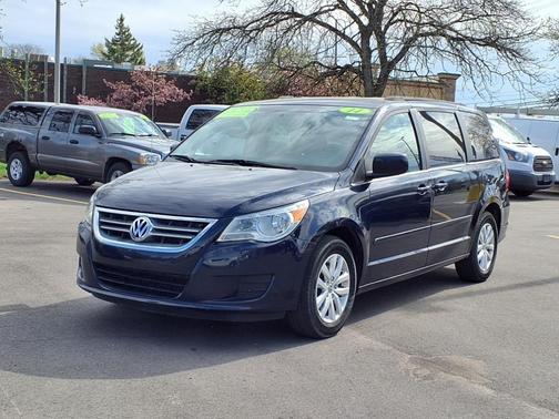 2014 Volkswagen Routan SE w/RSE & Navigation