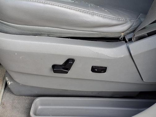 2014 Volkswagen Routan SE w/RSE & Navigation