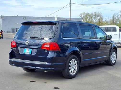 2014 Volkswagen Routan SE w/RSE & Navigation