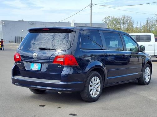 2014 Volkswagen Routan SE w/RSE & Navigation