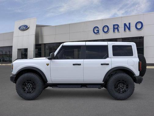 Oxford White 2026 Ford Bronco Badlands