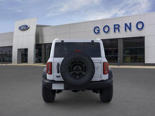 Oxford White 2026 Ford Bronco Badlands