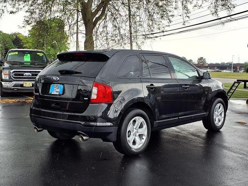 Tuxedo Black Metallic 2014 Ford Edge SE