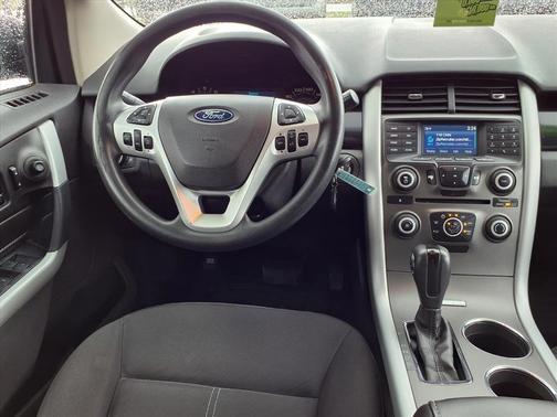 Tuxedo Black Metallic 2014 Ford Edge SE