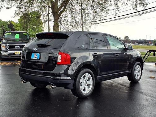 Tuxedo Black Metallic 2014 Ford Edge SE