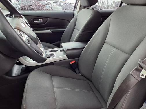 Tuxedo Black Metallic 2014 Ford Edge SE