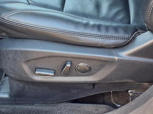 Ingot Silver Metallic 2017 Ford Explorer XLT