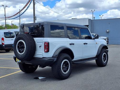 Oxford White 2022 Ford Bronco Badlands