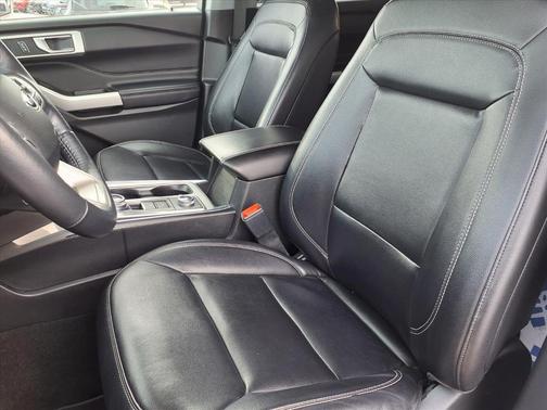 Oxford White 2021 Ford Explorer XLT