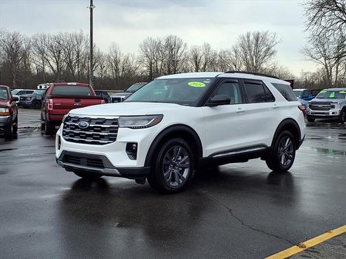 Star White 2025 Ford Explorer Active