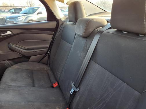 Ingot Silver Metallic 2017 Ford Focus SE