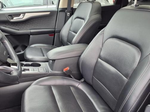 Oxford White 2020 Ford Escape SEL