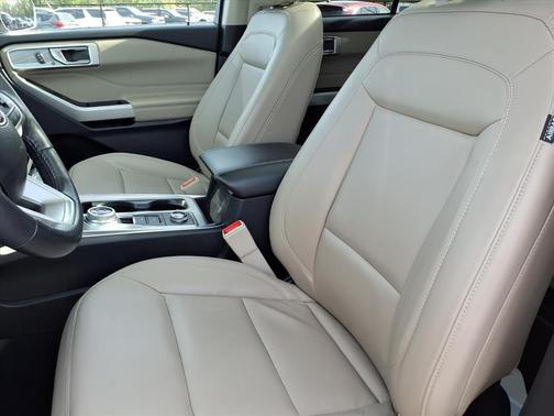 Star White 2023 Ford Explorer XLT