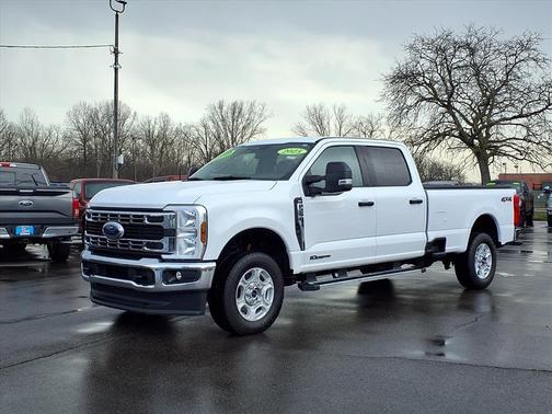 Oxford White 2025 Ford F-250 XLT