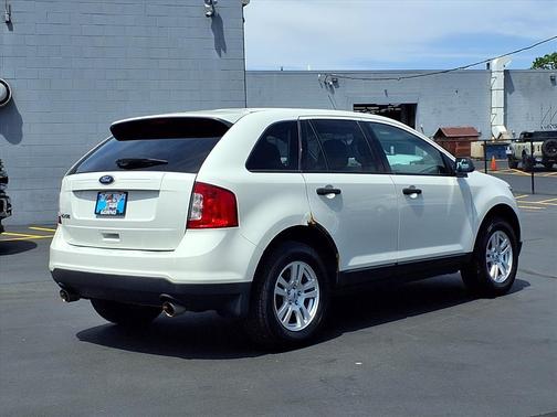 White Suede 2013 Ford Edge SE