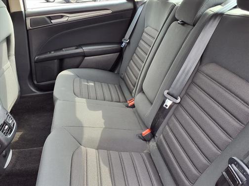 Red 2018 Ford Fusion SE