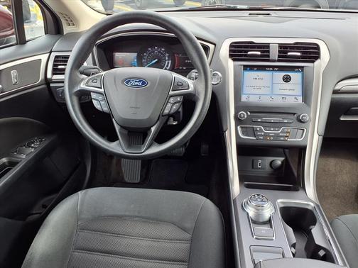 Red 2018 Ford Fusion SE
