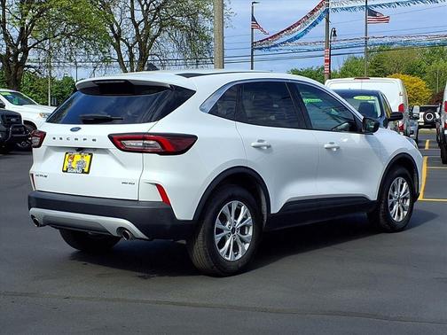 Oxford White 2023 Ford Escape Active