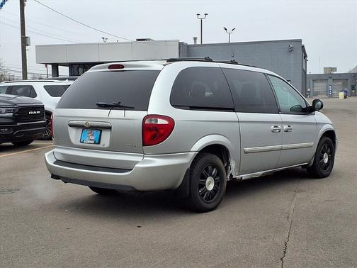 2005 Chrysler Town & Country Touring