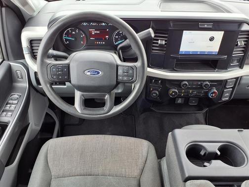 Oxford White 2025 Ford F-250 XLT